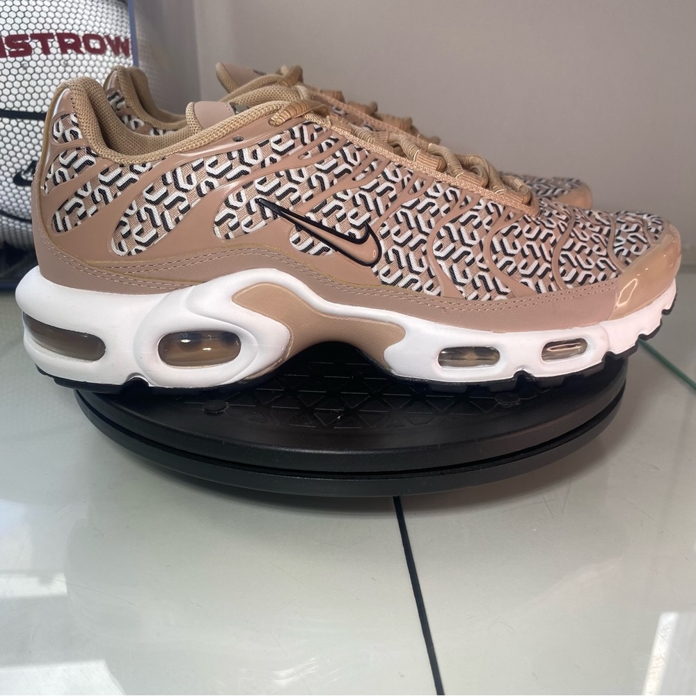 🆕 Nike	Wmns Air Max Plus 'United in Victory' - Womens 8 - Picture 3 of 11